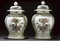 19th century A pair of famille verte baluster jars and covers